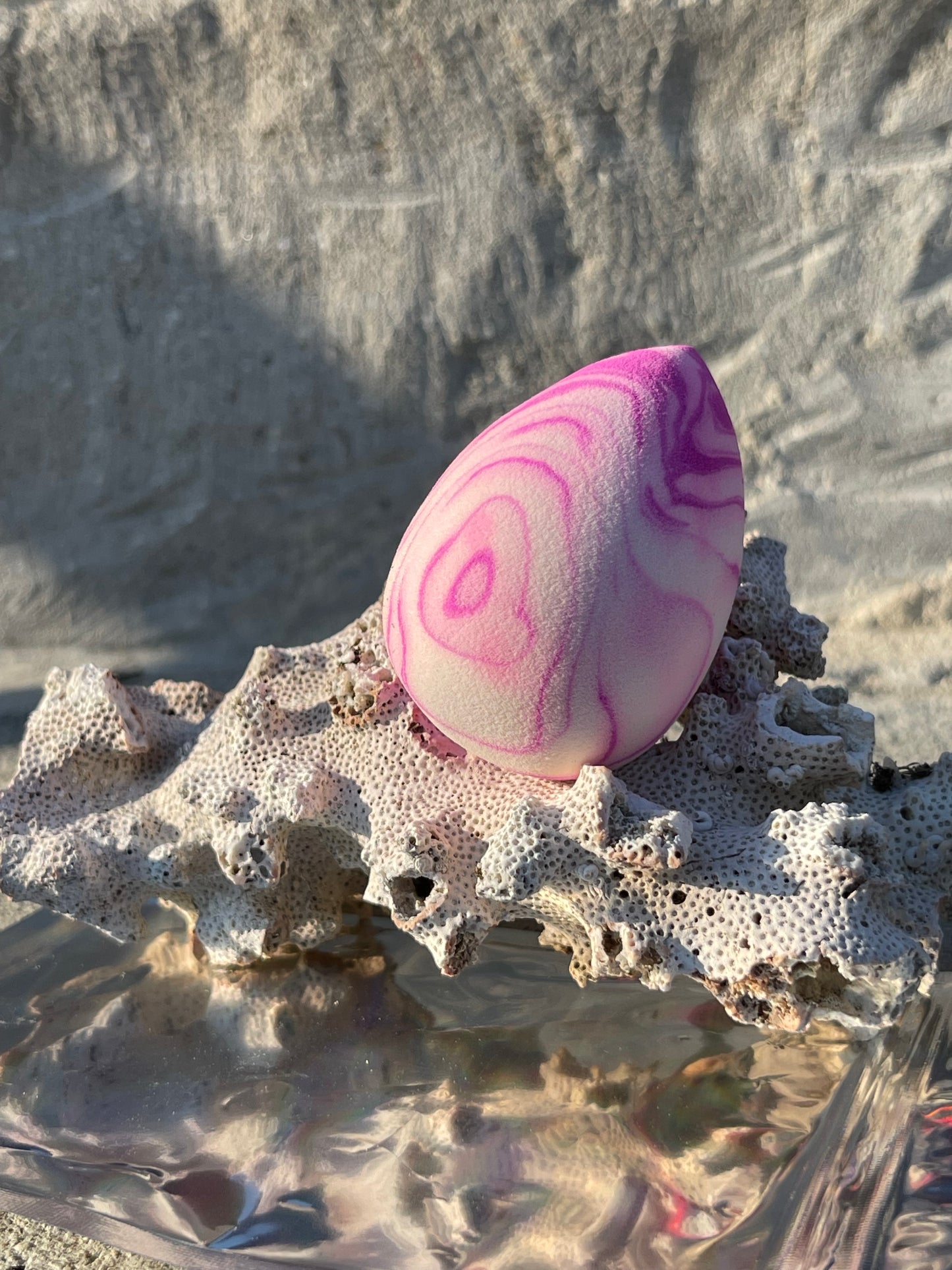 1pc Magenta/ White Makeup Sponge